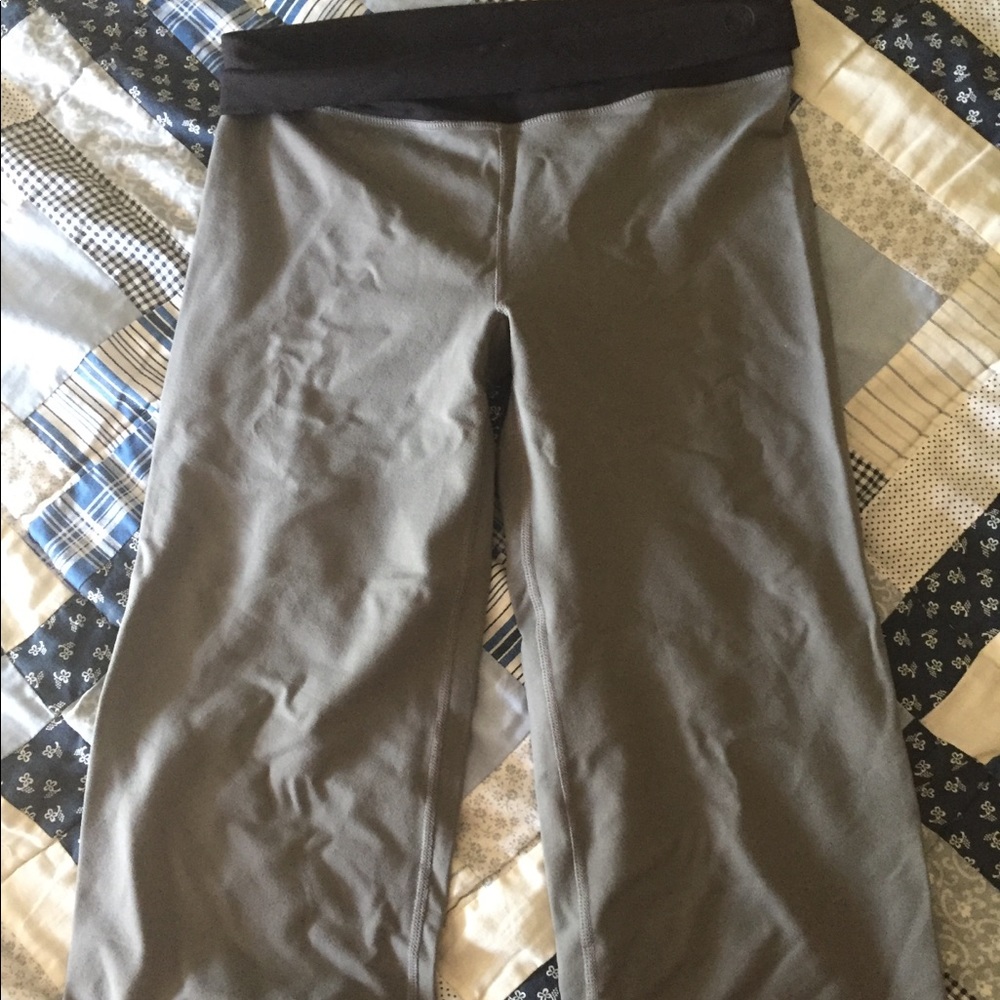 3/15! Gray Zumba Flare Capris, Small